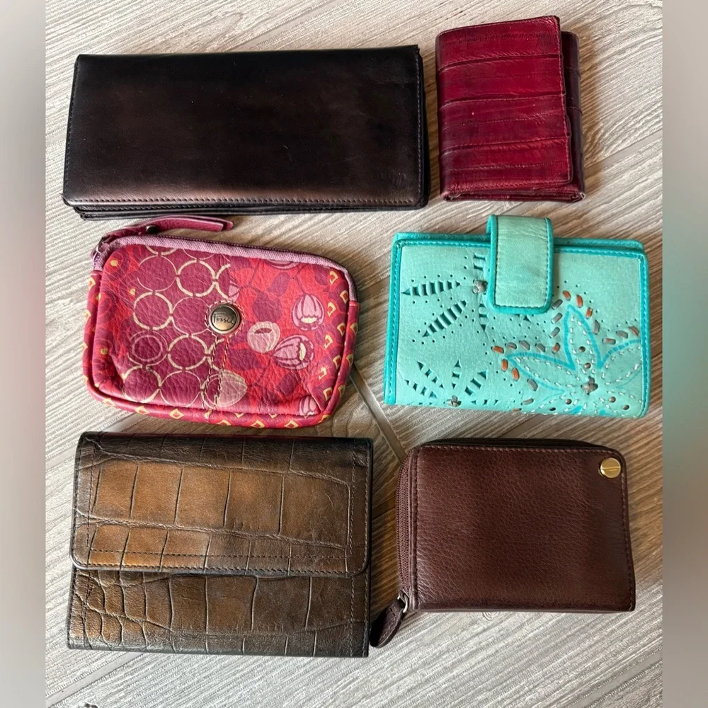 6 vintage leather wallets, all styles, good condition